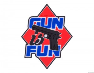 EMBLEMAT "GUN IS FUN" - PVC